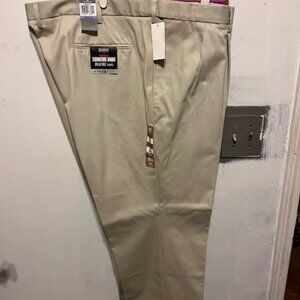 New Dockers khaki pleated pants 48 waist 30 long
